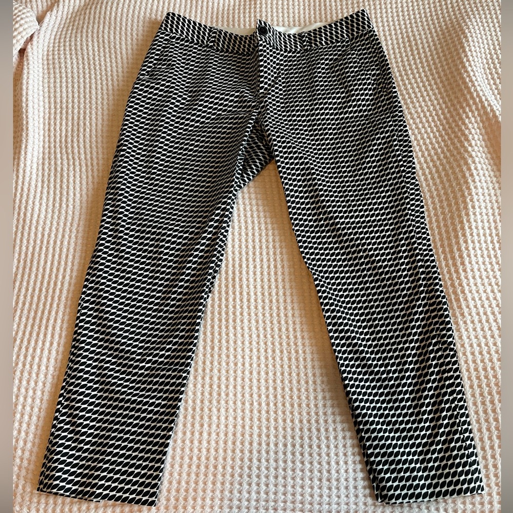 Banana Republic Hamilton cropped Pant size 10. Black and white houndstooth